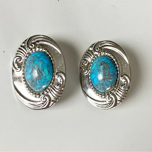 SOLD!! Oval concho silvertone faux turquoise vintage clip on earrings, - Picture 4 of 6